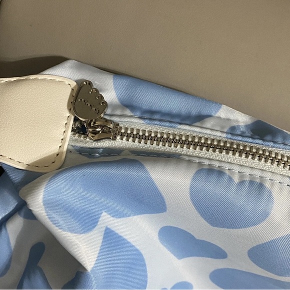 SOLD 🚫 Hello Kitty Forever 21 Blue Heart Angel Duffel Bag Weekend Luggage Travel - Picture 2 of 8